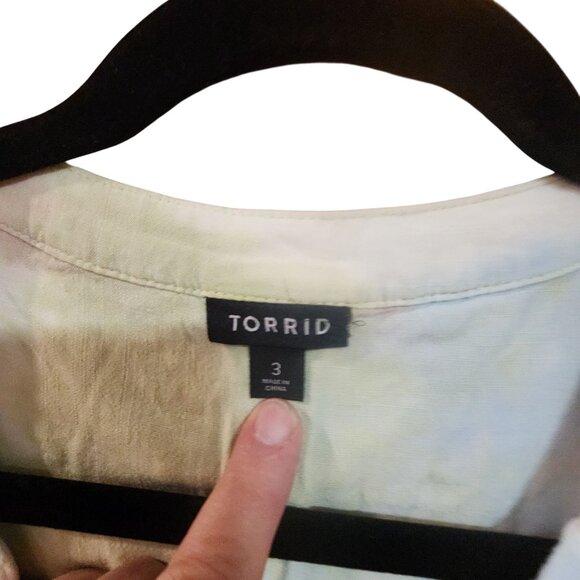 Torrid Womens Sleeveless Tie-Dye Blouse Size 3 Button Front Lightweight Top - Picture 3 of 3